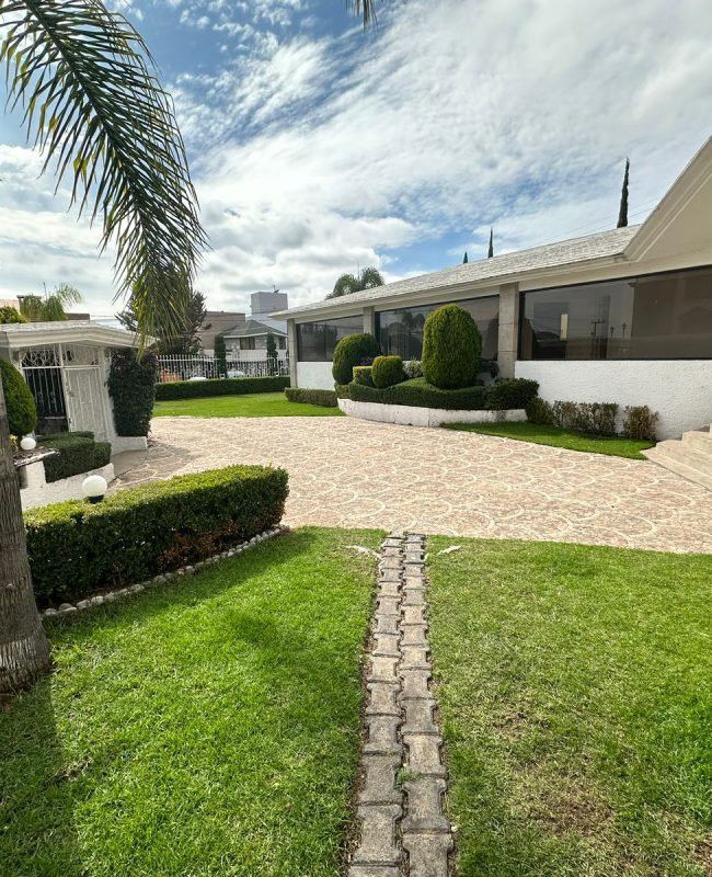 casa renta Sayavedra alberca 2